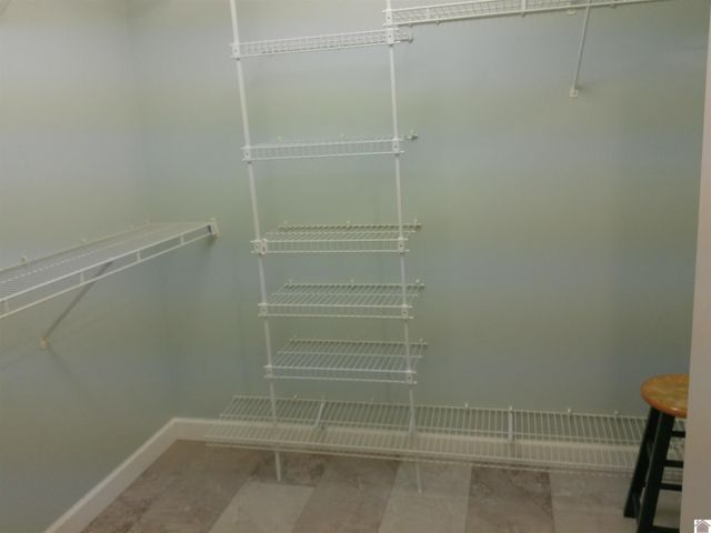 1105 Lakeview Dr, Paducah, KY 42003