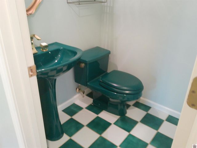 1105 Lakeview Dr, Paducah, KY 42003