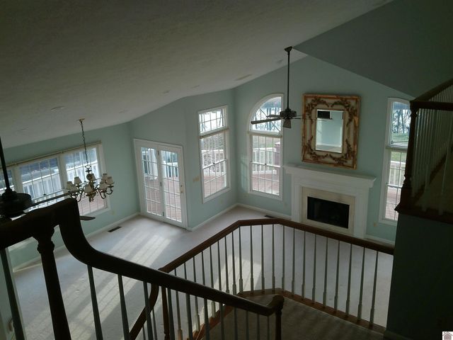 1105 Lakeview Dr, Paducah, KY 42003