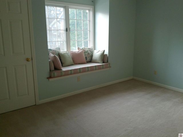 1105 Lakeview Dr, Paducah, KY 42003