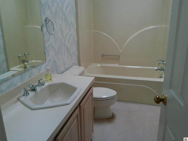 1105 Lakeview Dr, Paducah, KY 42003