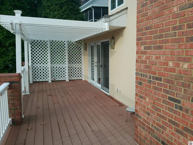 1105 Lakeview Dr, Paducah, KY 42003