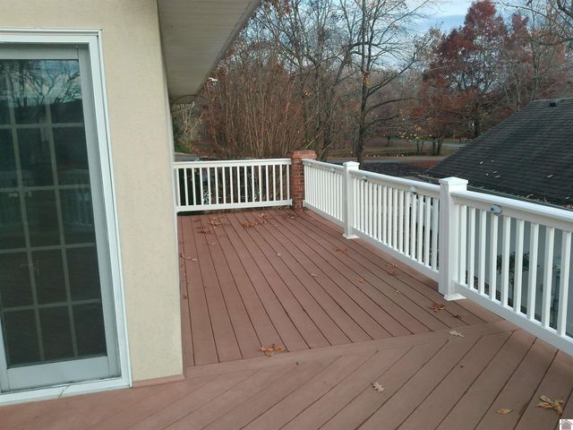 1105 Lakeview Dr, Paducah, KY 42003