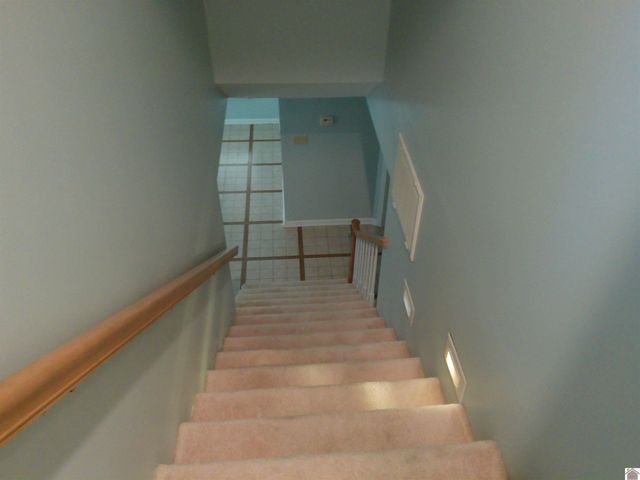 1105 Lakeview Dr, Paducah, KY 42003