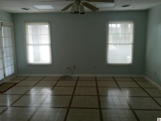 1105 Lakeview Dr, Paducah, KY 42003