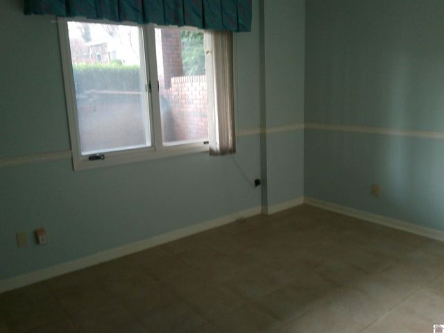 1105 Lakeview Dr, Paducah, KY 42003