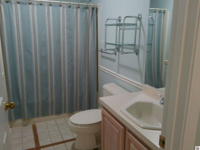 1105 Lakeview Dr, Paducah, KY 42003