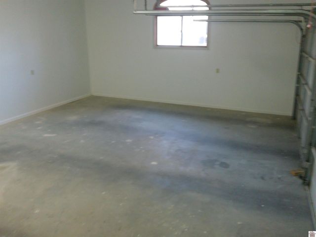 1105 Lakeview Dr, Paducah, KY 42003