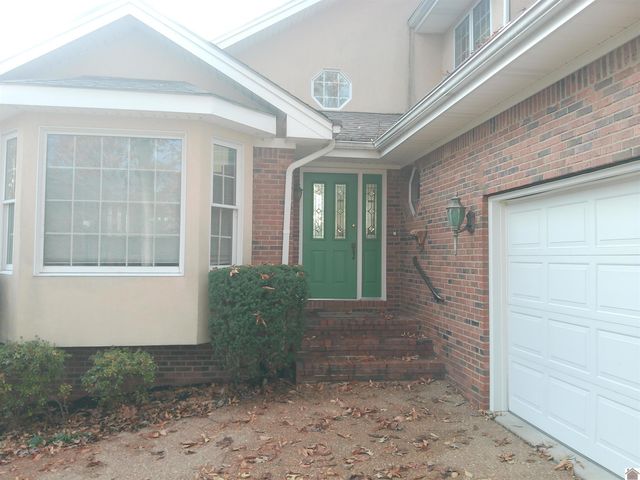 1105 Lakeview Dr, Paducah, KY 42003