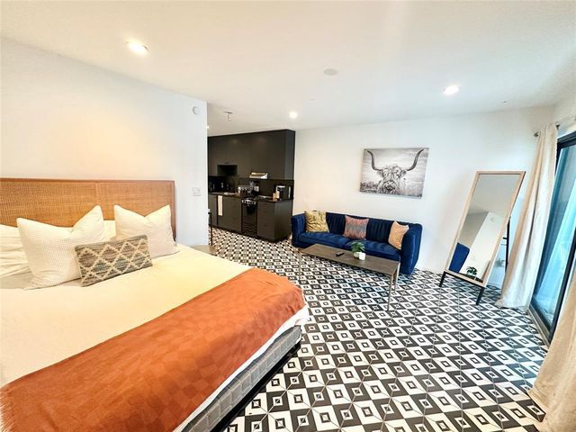 201 Academy DR 203, Austin, TX 78704