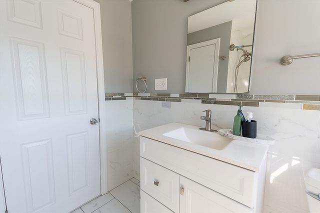 37 Maple Ave, Woburn, MA 01801