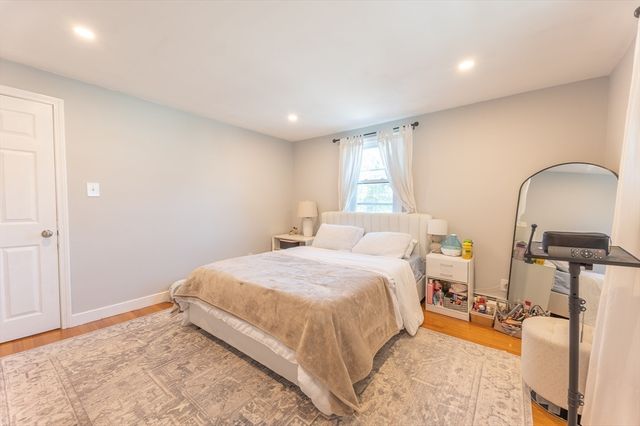 37 Maple Ave, Woburn, MA 01801