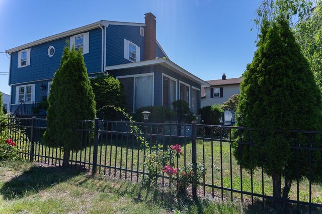 37 Maple Ave, Woburn, MA 01801