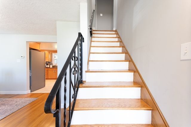 37 Maple Ave, Woburn, MA 01801