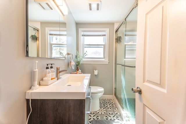 37 Maple Ave, Woburn, MA 01801