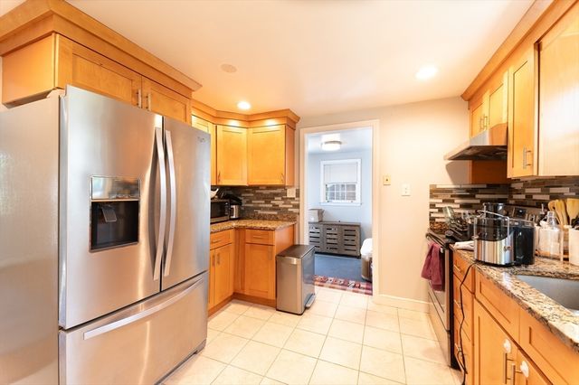 37 Maple Ave, Woburn, MA 01801
