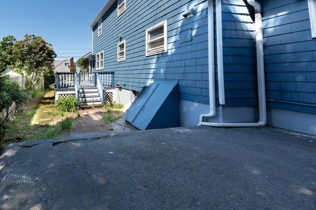 37 Maple Ave, Woburn, MA 01801