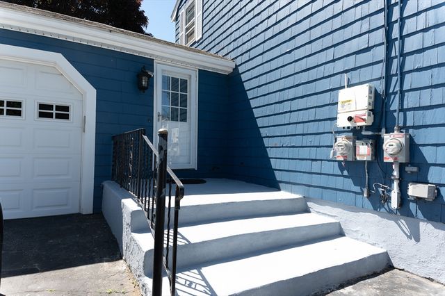 37 Maple Ave, Woburn, MA 01801