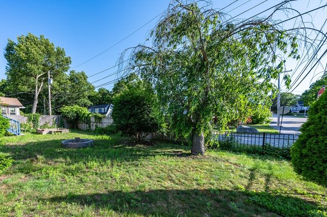 37 Maple Ave, Woburn, MA 01801