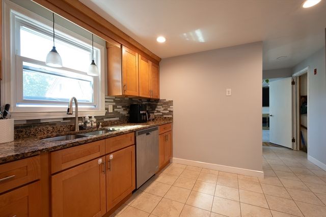 37 Maple Ave, Woburn, MA 01801