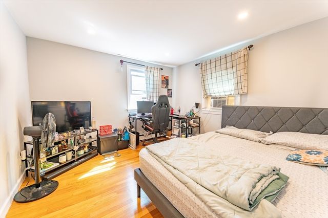 37 Maple Ave, Woburn, MA 01801