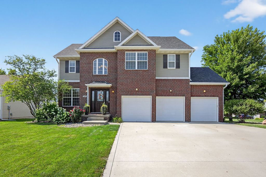 369 Georgetown Place, Norwalk, IA 50211