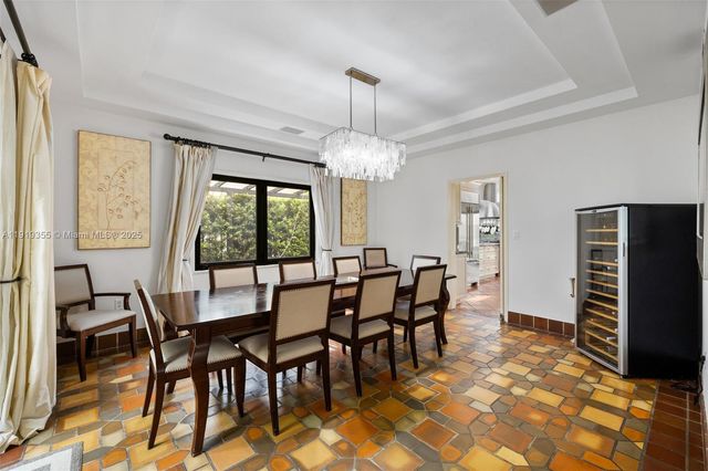 5860 Pine Tree Dr, Miami Beach, FL 33140