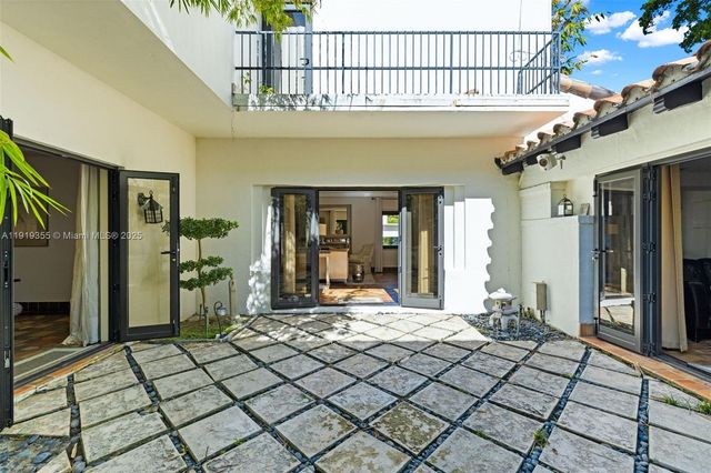 5860 Pine Tree Dr, Miami Beach, FL 33140