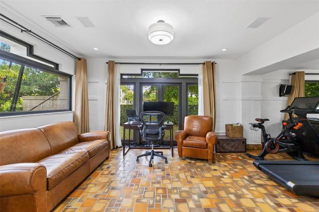 5860 Pine Tree Dr, Miami Beach, FL 33140