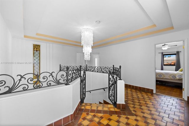 5860 Pine Tree Dr, Miami Beach, FL 33140