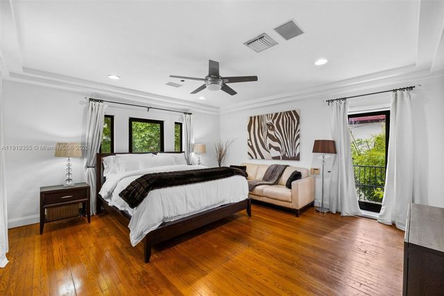 5860 Pine Tree Dr, Miami Beach, FL 33140