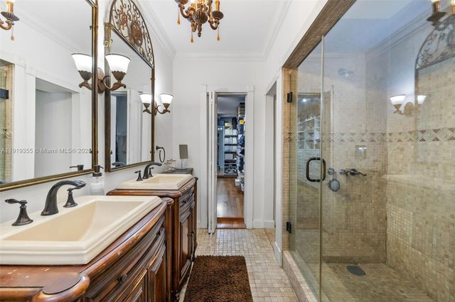 5860 Pine Tree Dr, Miami Beach, FL 33140