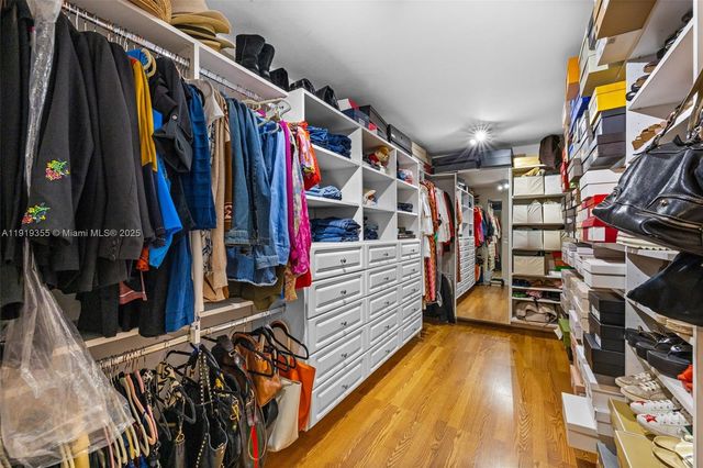 5860 Pine Tree Dr, Miami Beach, FL 33140