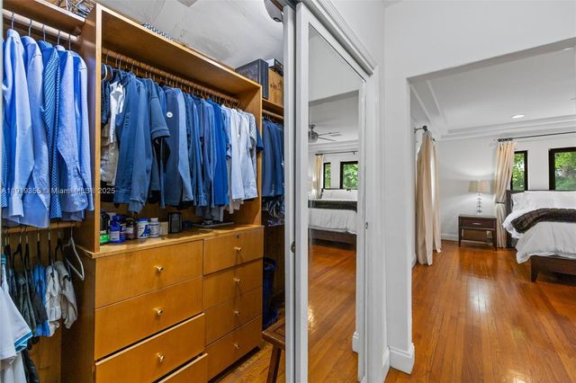 5860 Pine Tree Dr, Miami Beach, FL 33140