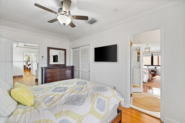 5860 Pine Tree Dr, Miami Beach, FL 33140