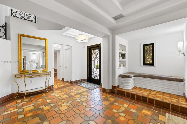 5860 Pine Tree Dr, Miami Beach, FL 33140