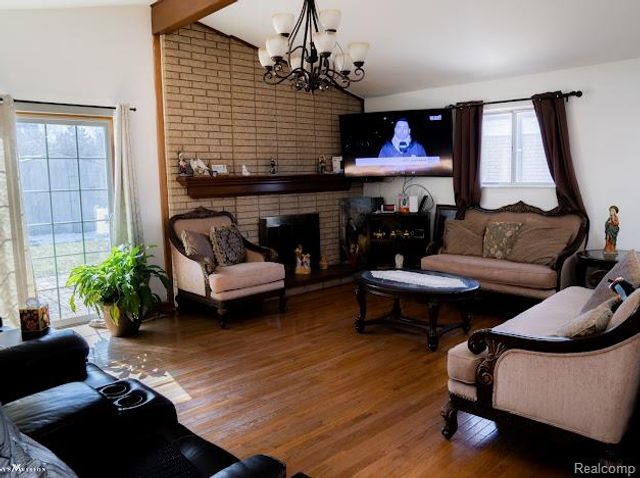 3650 Veronica Drive, Sterling Heights, MI 48310