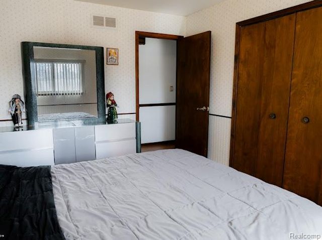 3650 Veronica Drive, Sterling Heights, MI 48310