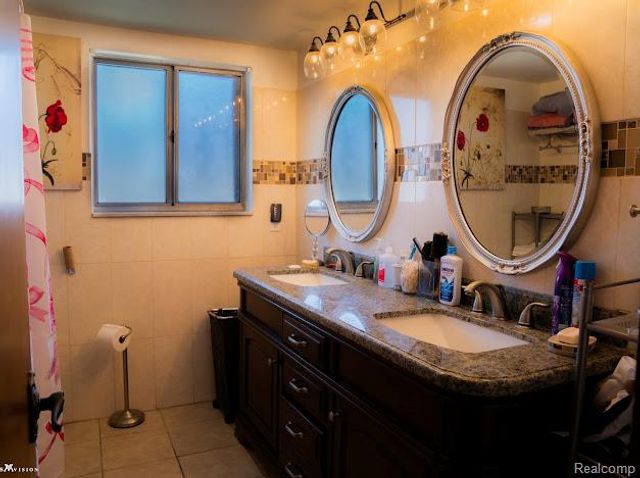 3650 Veronica Drive, Sterling Heights, MI 48310