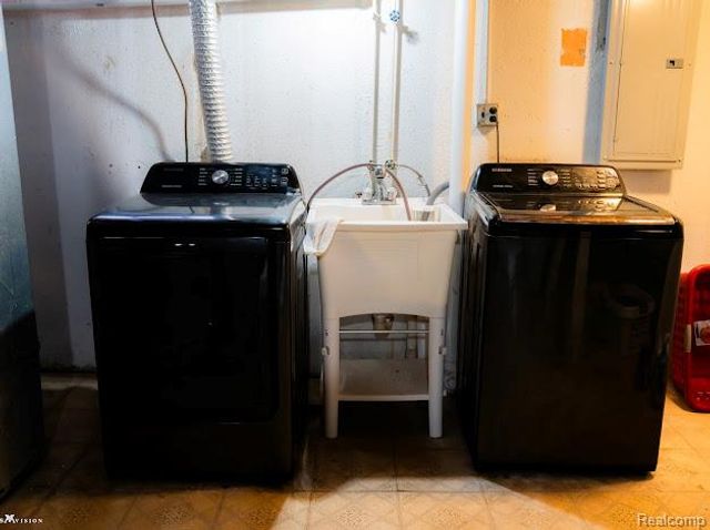 3650 Veronica Drive, Sterling Heights, MI 48310