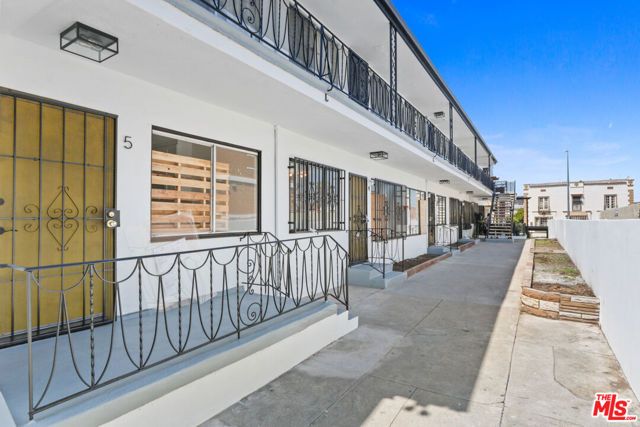 151 S Mountainview Avenue, Los Angeles, CA 90057