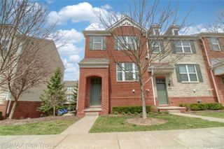 27876 Hopkins Drive, Novi, MI 48377