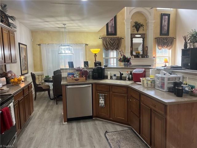 721 Spinning Wheel Point, High Point, NC 27265