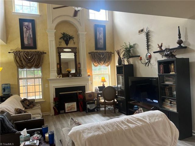 721 Spinning Wheel Point, High Point, NC 27265