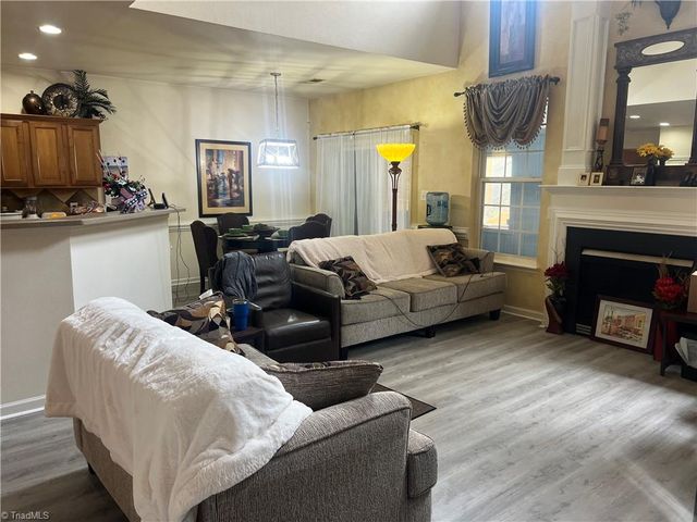 721 Spinning Wheel Point, High Point, NC 27265