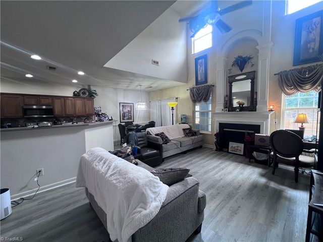 721 Spinning Wheel Point, High Point, NC 27265