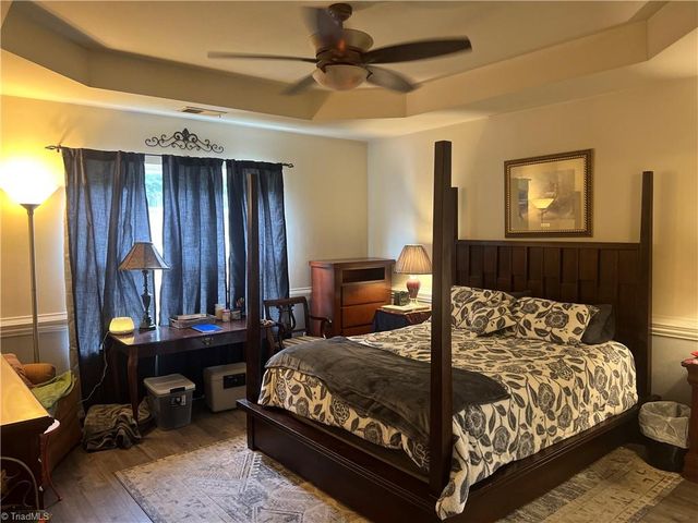 721 Spinning Wheel Point, High Point, NC 27265