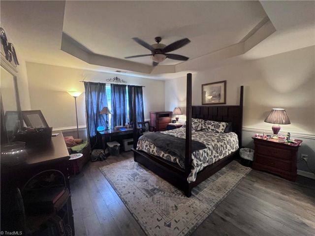 721 Spinning Wheel Point, High Point, NC 27265