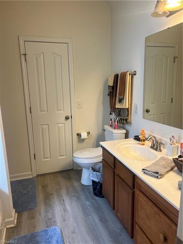 721 Spinning Wheel Point, High Point, NC 27265