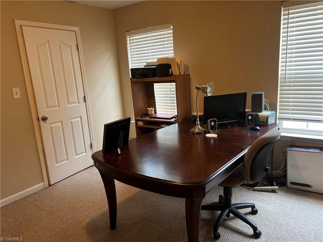 721 Spinning Wheel Point, High Point, NC 27265